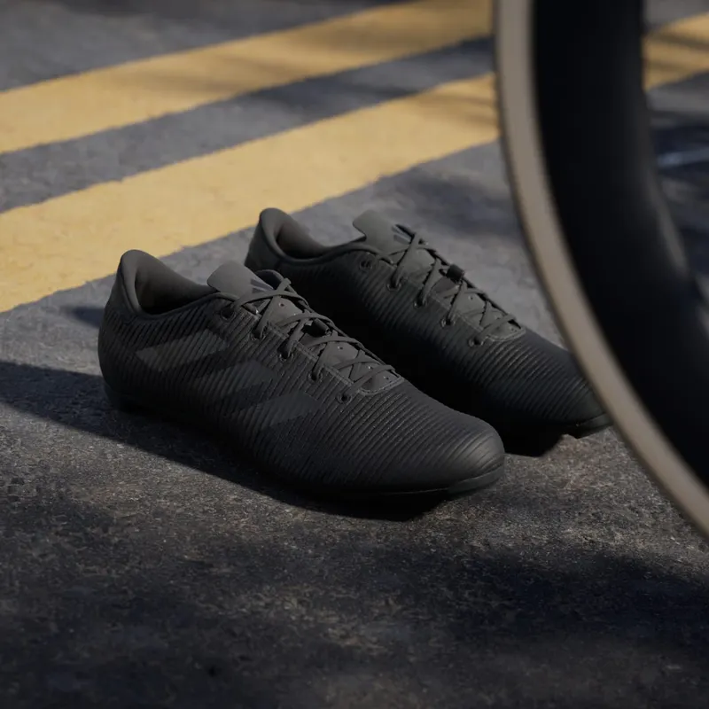 adidas The Road Fietsschoenen 2.0 Core Black / Cloud White / Carbon (HQ3486)