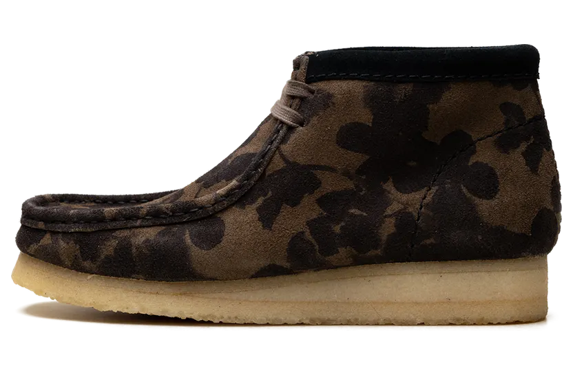 Clarks Wallabee Boot “Black/Khaki” (26174035)