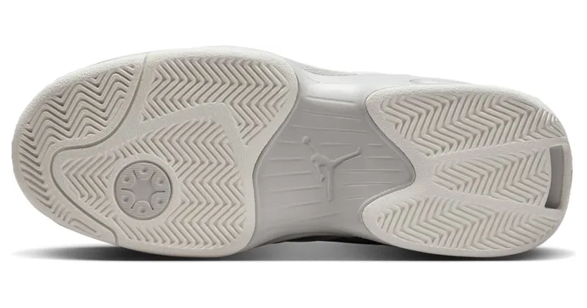 air-jordan-max-aura FQ7943-101