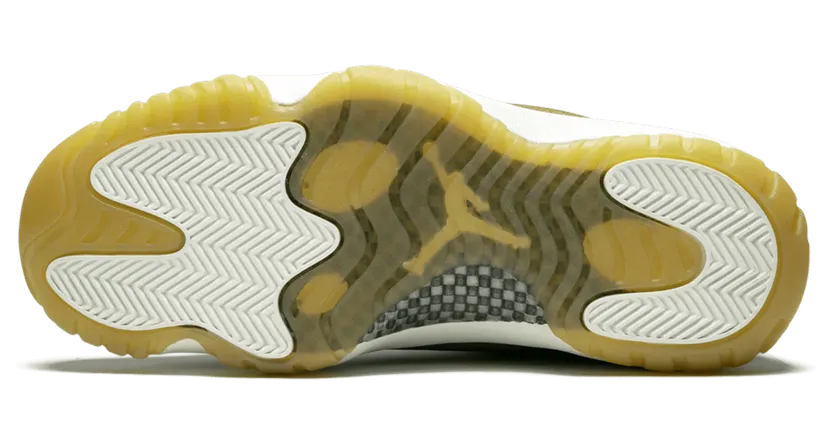 air-jordan-11 AR0715-200