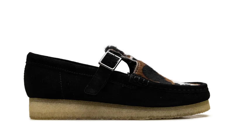 Clarks WALLABEE T-BAR “Black Cow Print” (26180686)