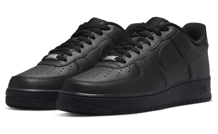 Nike Air Force 1 ’07 “Triple Black”: das schwarze Arbeitspferd (5)