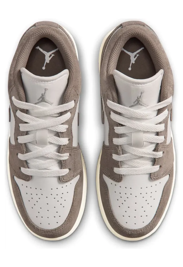 air-jordan-1 553560-026