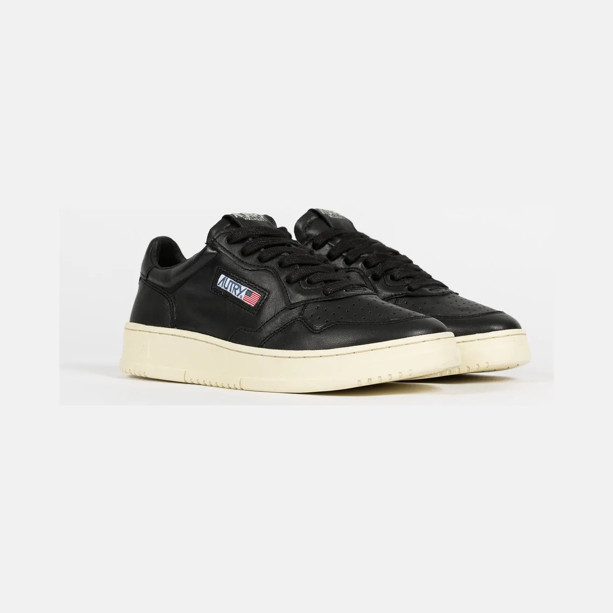 Autry Medalist Low GG05 “Black” (AUL-GG05-BLK)