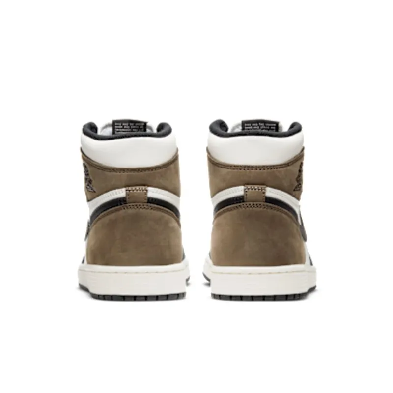 Air Jordan 1 “Dark Mocha” (555088-105): vijf jaar oud en nog altijd geen cent onder de 200 (6)