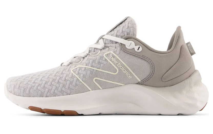 new-balance-sneaker WROAVHG2