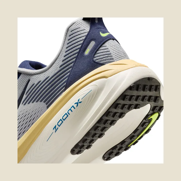 nike-vomero-18 IR1812-012