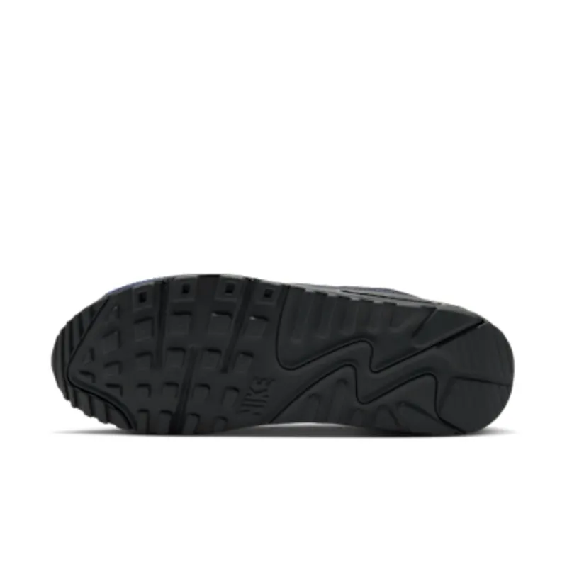 De Nike Air Max 90 University Blue is donkerder dan z’n naam (IQ7130-002) (2)