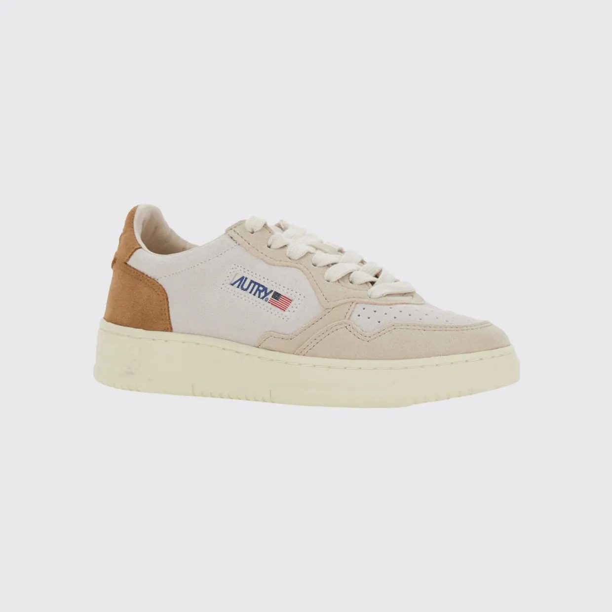 Autry Medalist Low Trainers in Smooth Calfskin with Contrast Details Camel (AULWTS01)