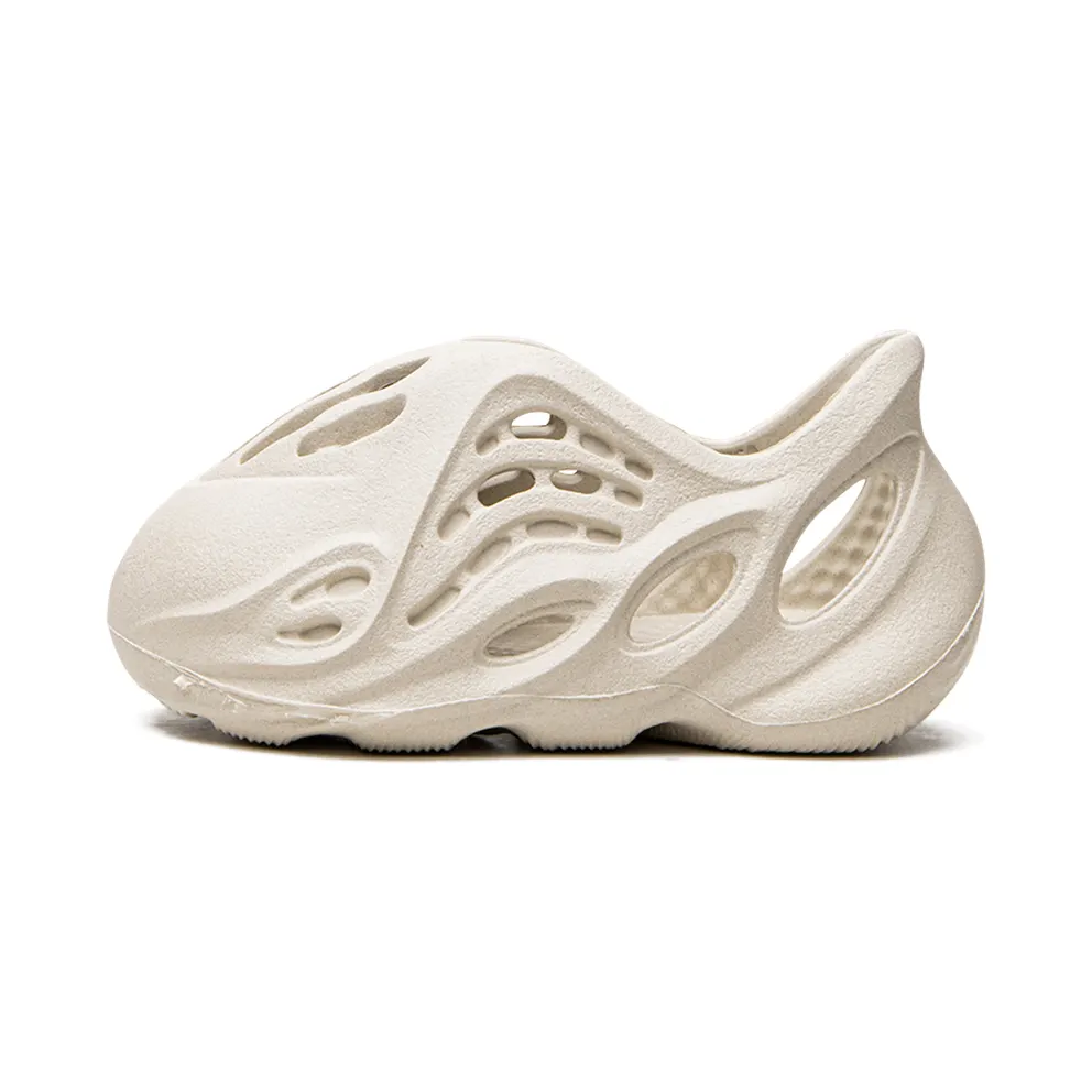 Yeezy Foam Rnnr “Sand” (GW7231)