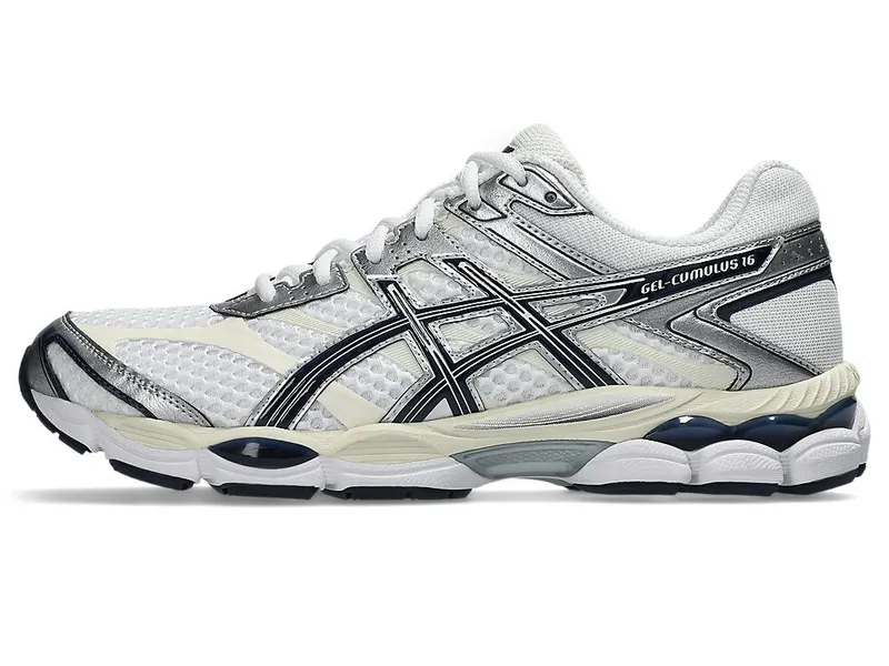Asics Gel-Cumulus 16 “White Midnight”: wit-navy voor elke dag
