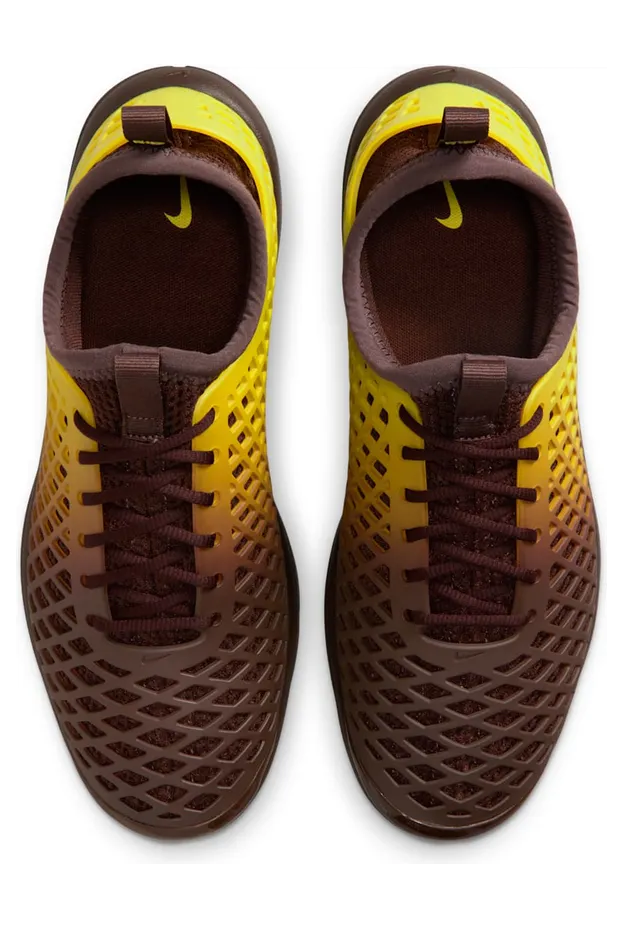 nike-sneaker IO9932-200