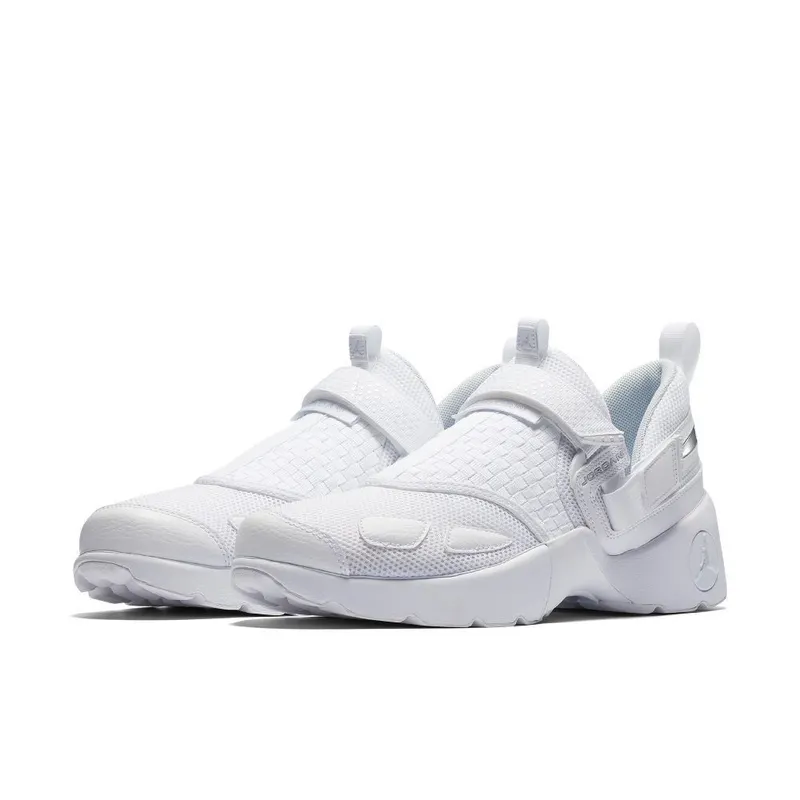 Jordan Trunner LX Triple White White/Pure Platinum (897992-100)
