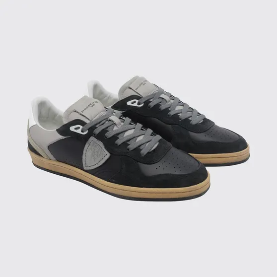 Philippe Model Pgal Suede Calfskin Low-Top Sneakers with Perforated Toe Black 1 (PGLUVD07)