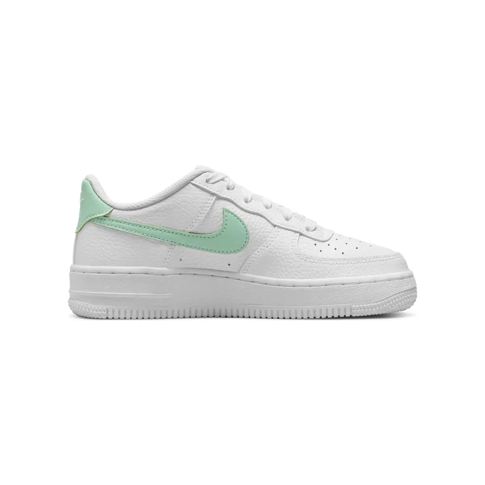 Nike Air Force 1 Older Kids’ White (CT3839-105)
