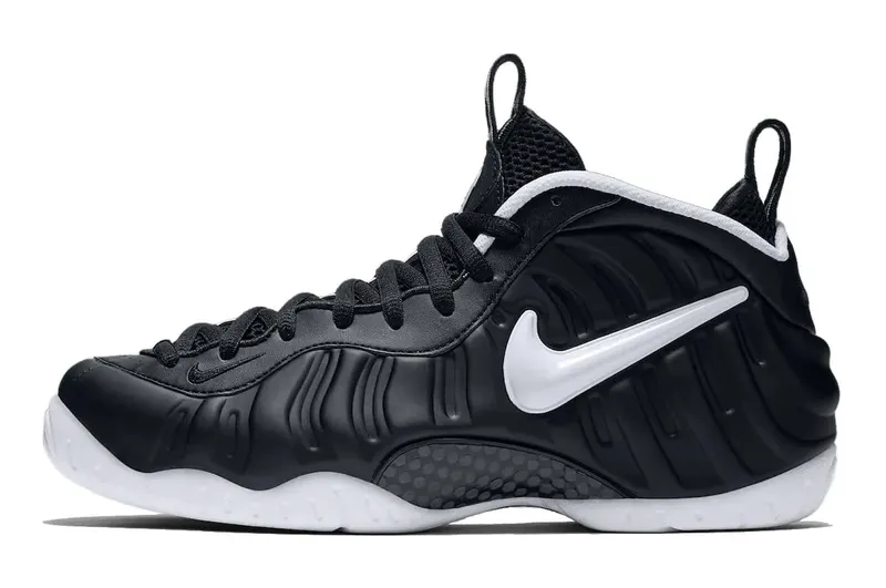 De Nike Air Foamposite Pro Dr. Doom keert terug, maar zonder datum (HF0794-003)