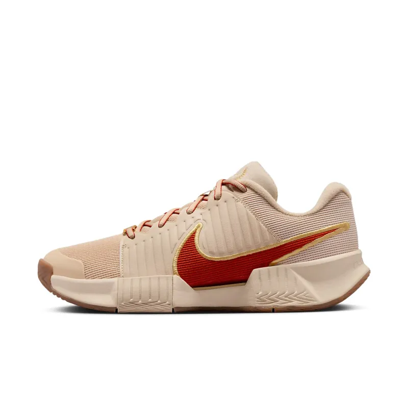 Nike GP Challenge Pro HC Premium Sanddrift “Sand Drift / Metallic Gold / Gum Medium Brown / Rust Factor” (FQ6992-103)