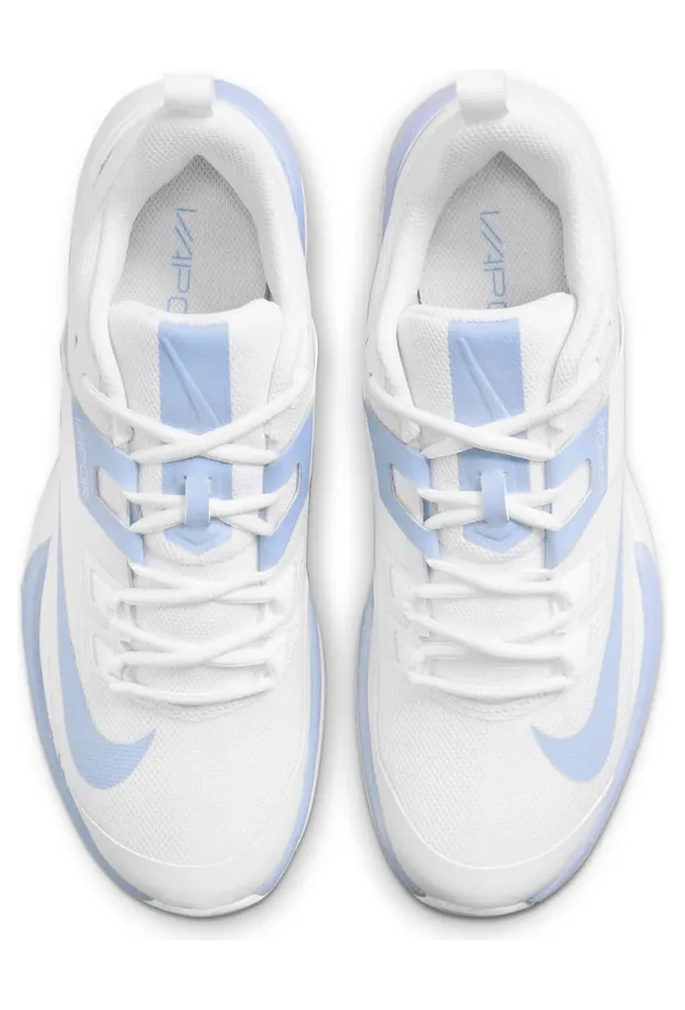 nikecourt DH2945-111