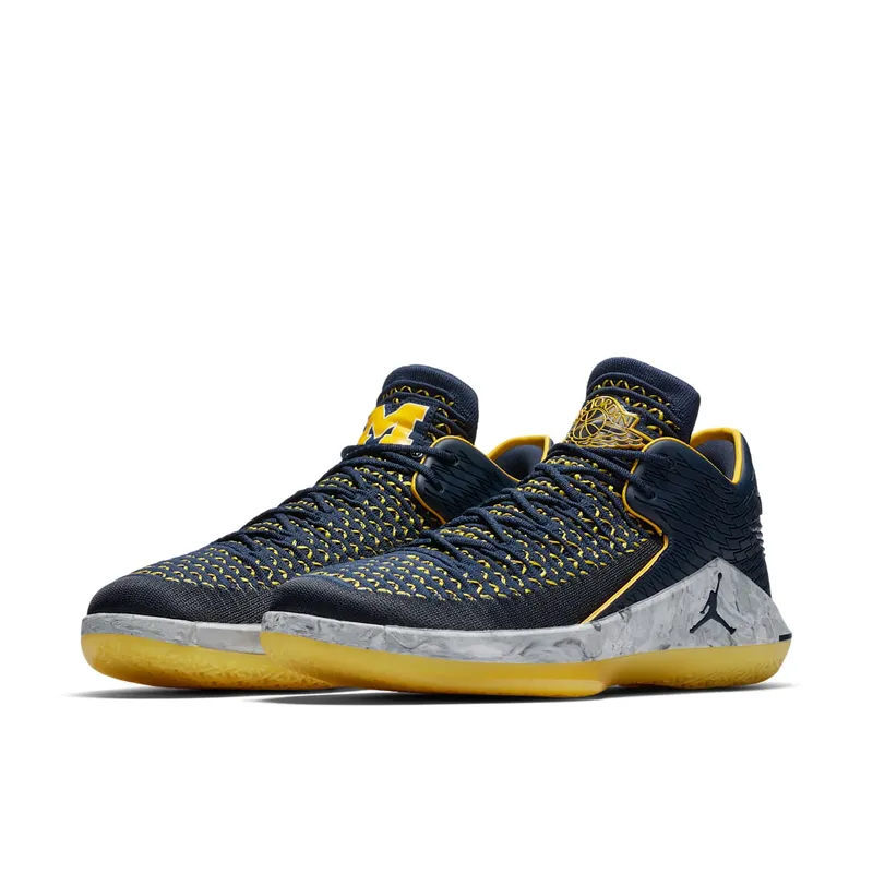 Jordan XXXII Low Michigan College Navy/Metallic Silver-White-Amarillo (AA1256-405)