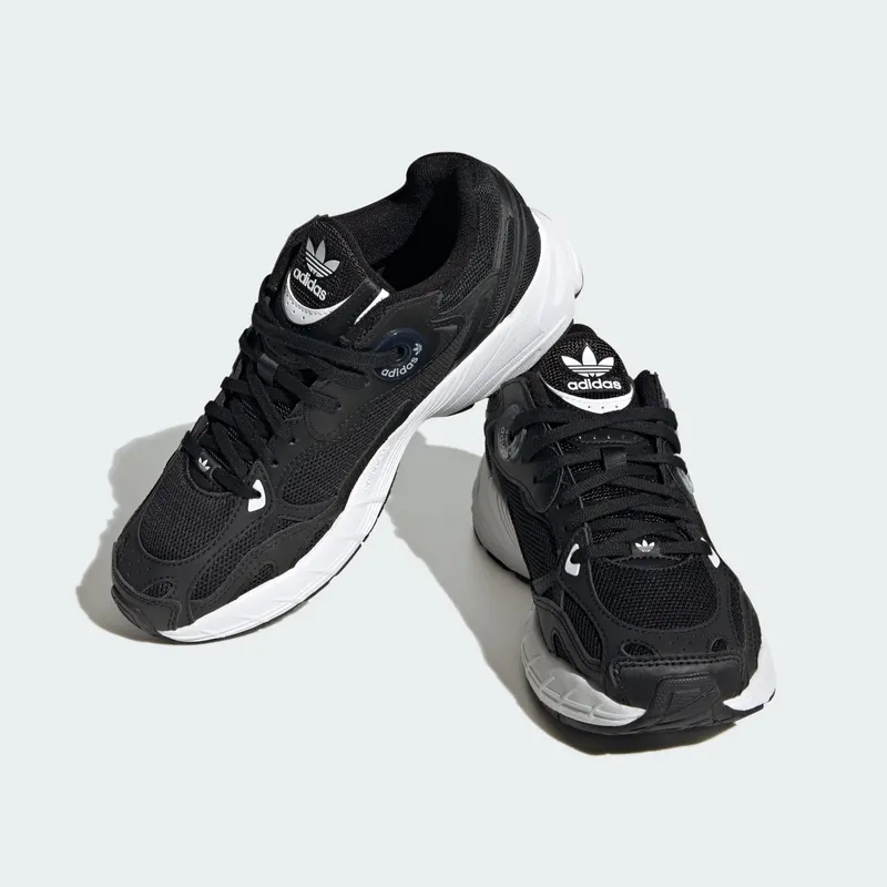 adidas Astir Core Black / Core Black / Cloud White (IE9886)