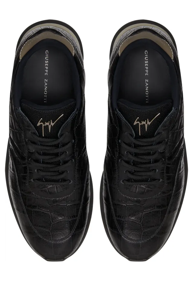 Giuseppe Zanotti Jimi running (IU00030001) (4)