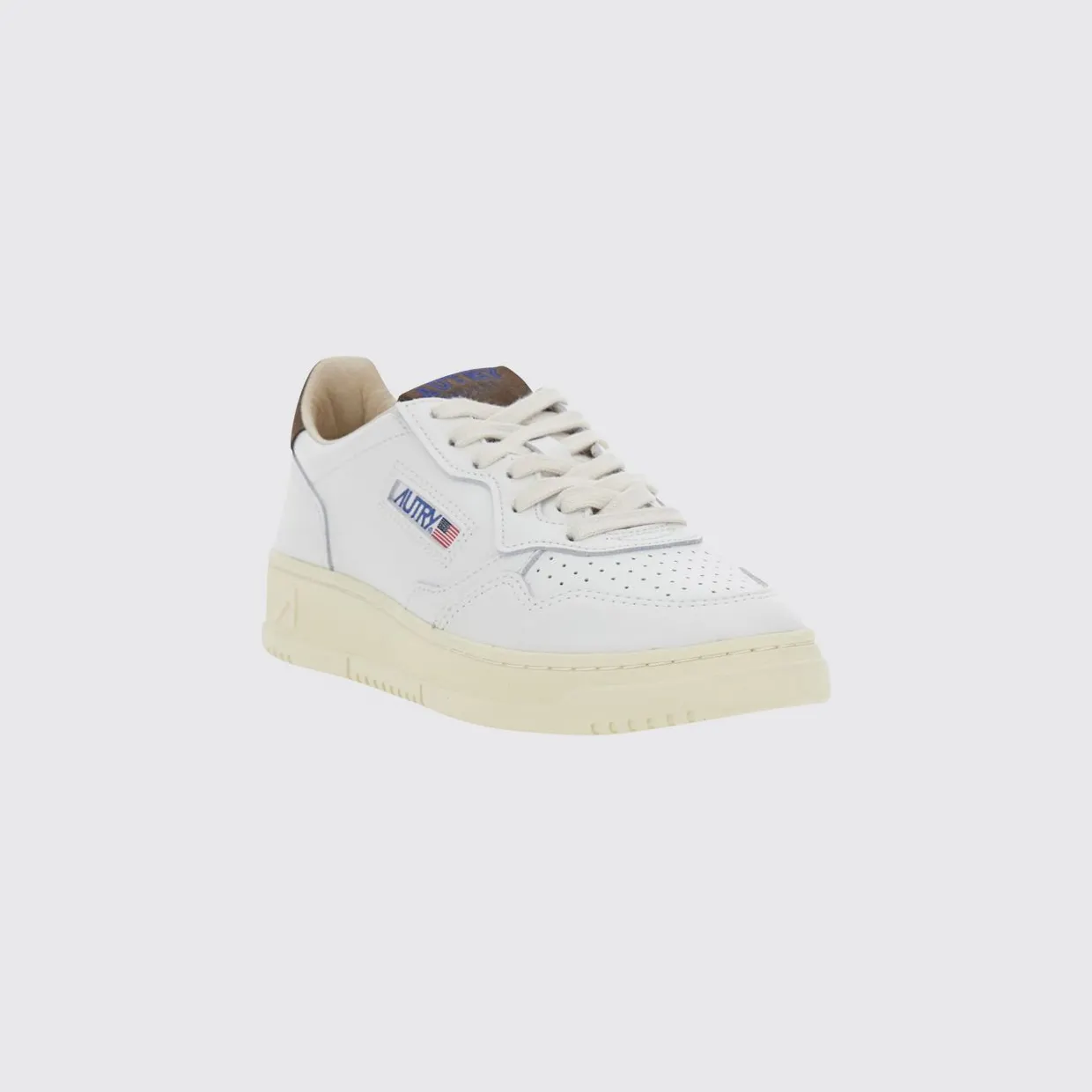 Autry Medalist Low Trainers in Smooth Calfskin with Contrast Details Brown (AULWHJ03)