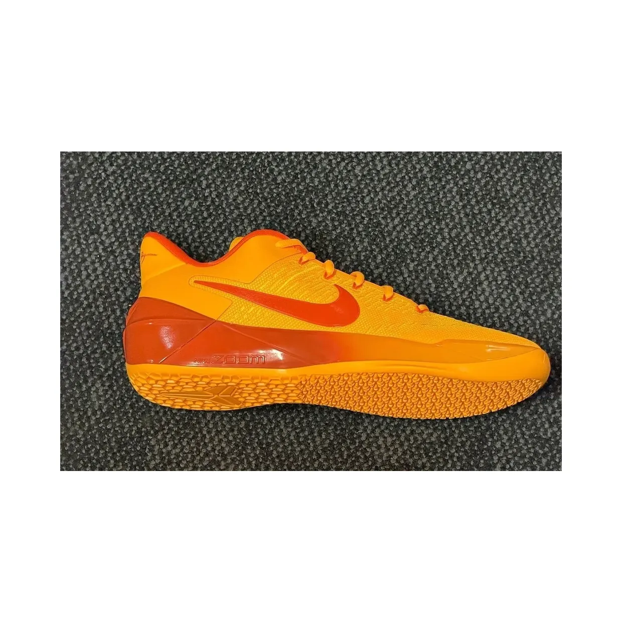 nike-kobe IO8233-800
