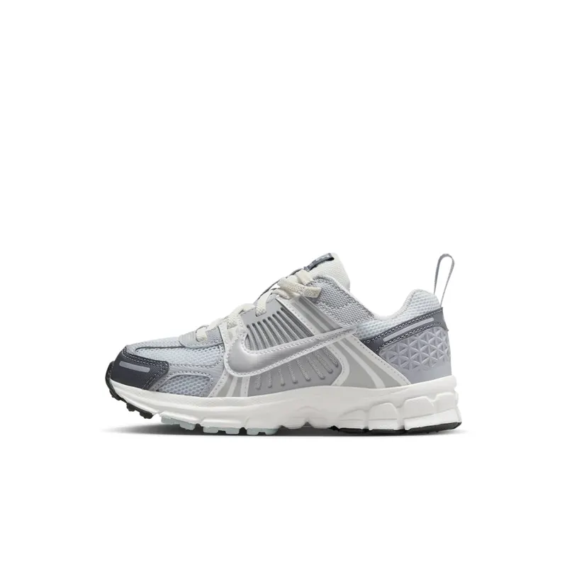 Nike Zoom Vomero “Pure Platinum / Summit White / Dark Grey / Metallic Silver” (HF6999-008)