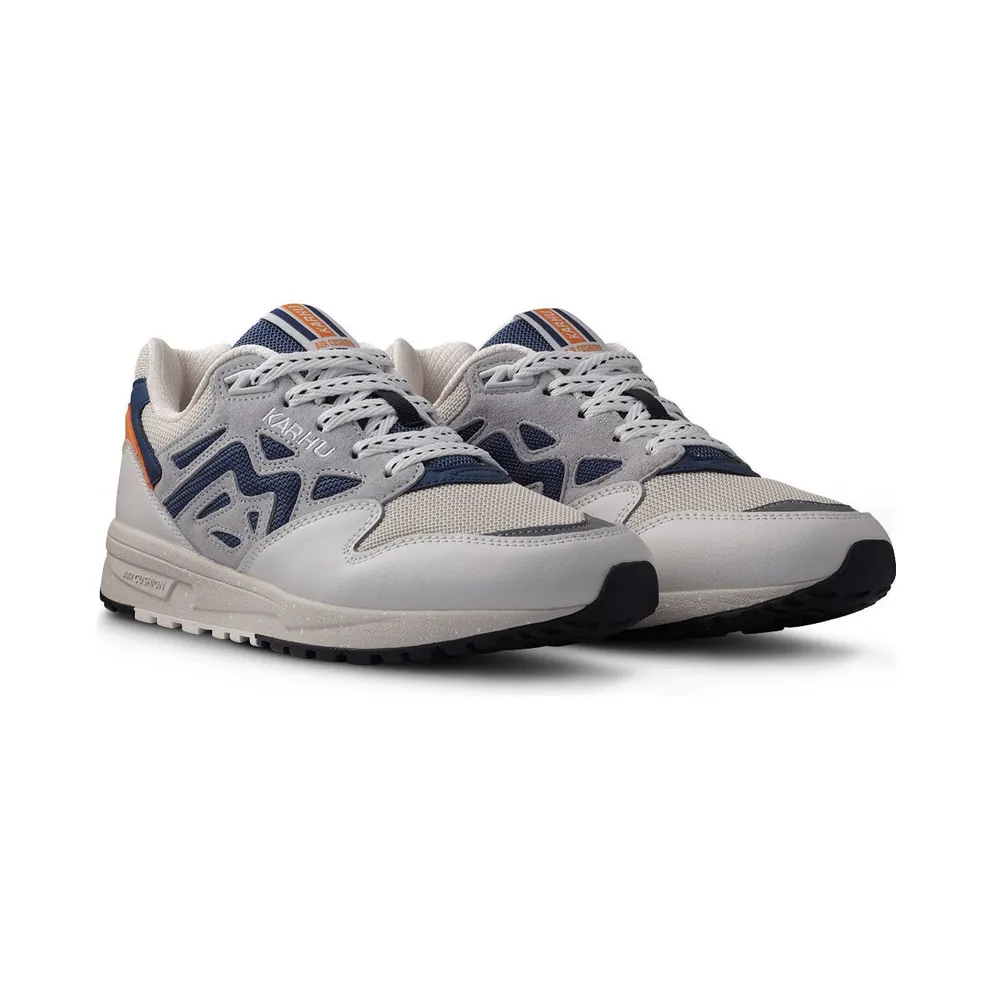 Karhu Legacy 96 – “Bright White True Navy” (F806069)