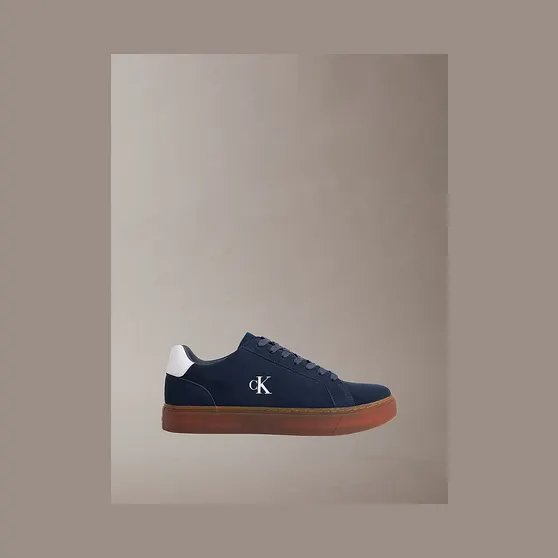 Calvin Klein Ck Baseline – Suede Signature Logo “CK NAVY/BRIGHT WHITE/GUM” (YM0YM014340HC)