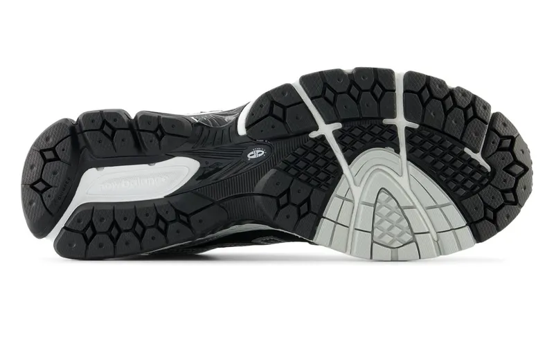 New Balance 860v2 Black White Silver (ML860XD)
