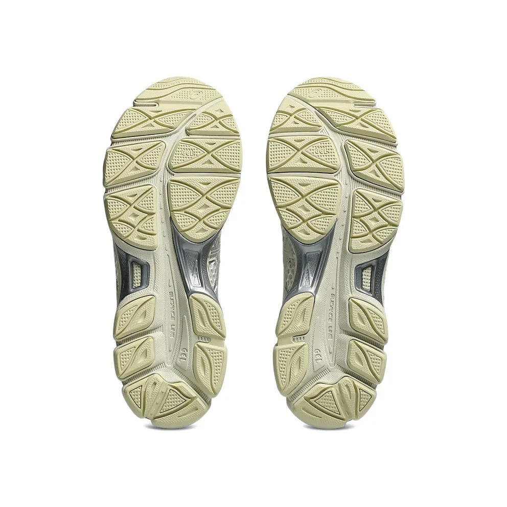 ASICS GEL-CUMULUS 16 “Cream / Pure Silver” (1203A733-107)