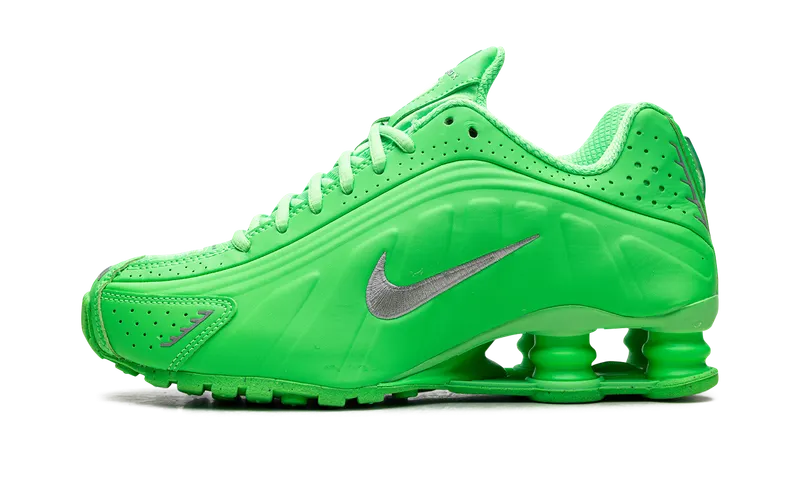 Nike Shox R4 “Green Strike” (HV0839-398)