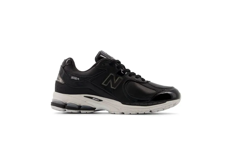 New Balance 2002R Leather Pack Black (U2002RD)