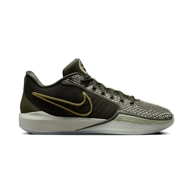 Nike Sabrina 1 met metallic logo “Green” (HF5518)