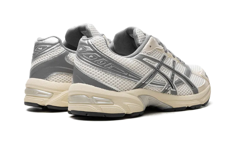Asics GEL-1130 “Cream Clay Grey”: tonal dressing op z’n best (2)
