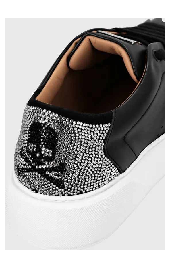 Philipp plein Low-Top Smooth Leather Sneakers with Skull Application and Rhinestones Black (SABSWSC2361PLE010N02) (2)