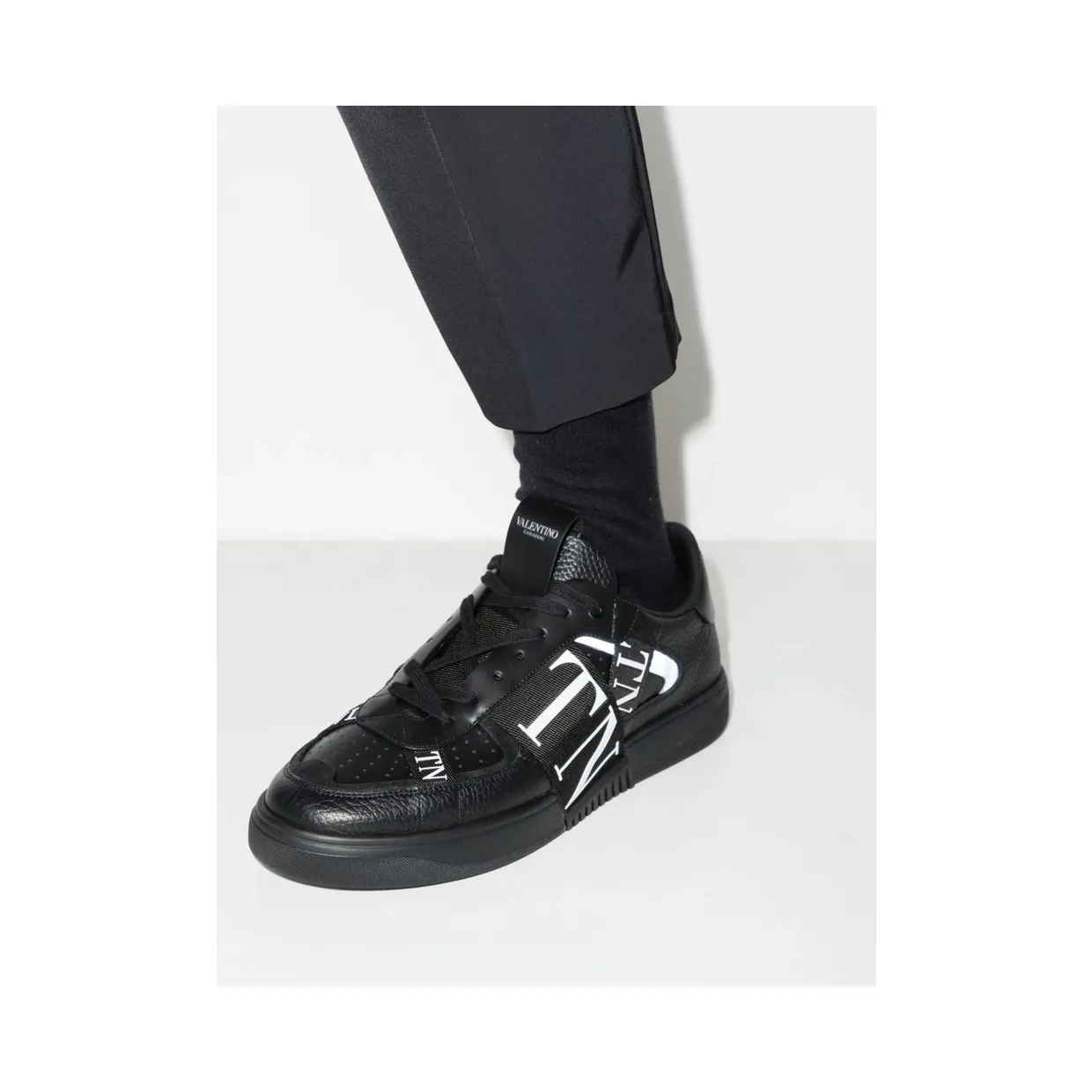Valentino Garavani Low-top Calfskin VL7N “Black/White” (8Y2S0C58WRQ 0NO)