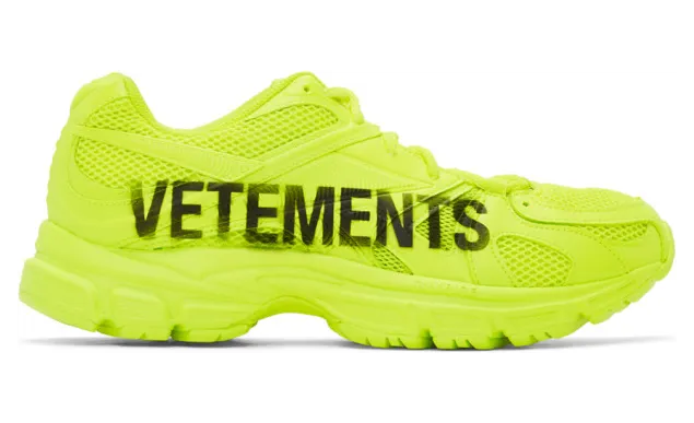 VETEMENTS Yellow Reebok Edition Artisanal Logo Spike Runner 200 Sneakers (UE51SN200Y)