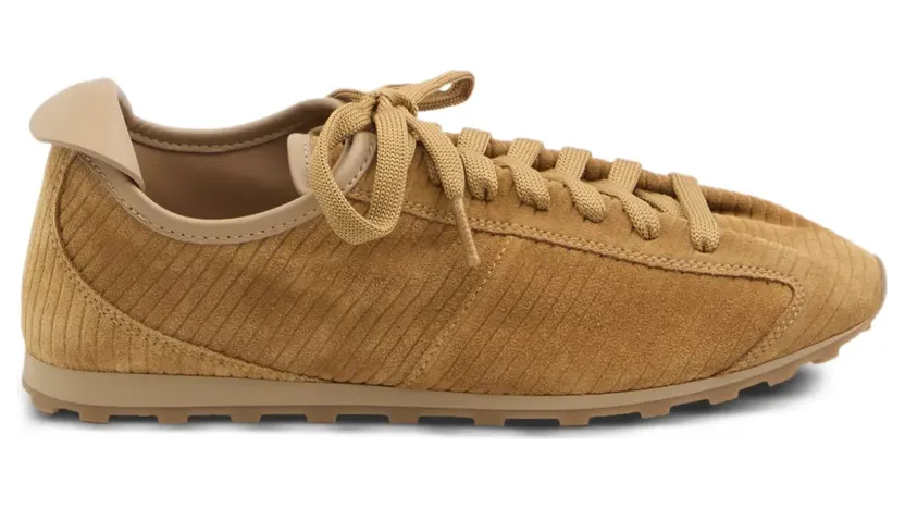 Jacquemus The Tennis suède low-top met reliëf “Brown” (FOW00175AC40A01)