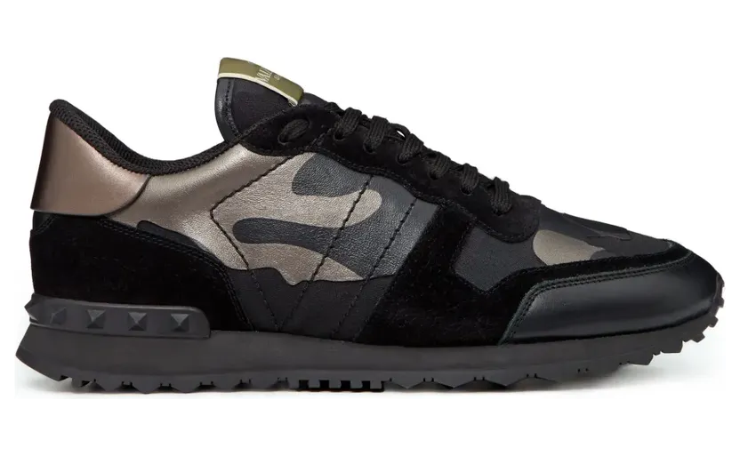 Valentino Garavani Rockrunner Sneakers mit Camouflage-Print – Schwarz (YS0723NTA)