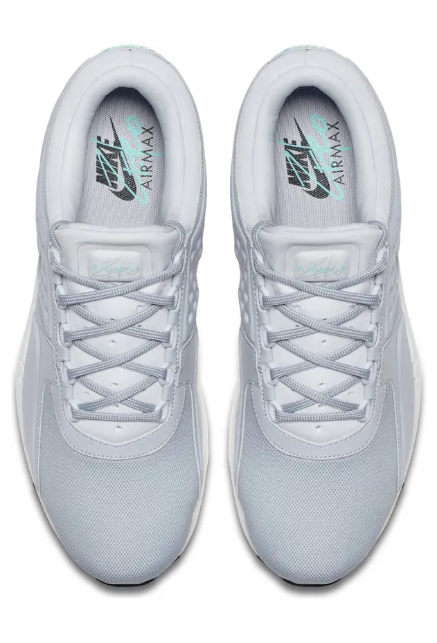nike-air-max 881982-002