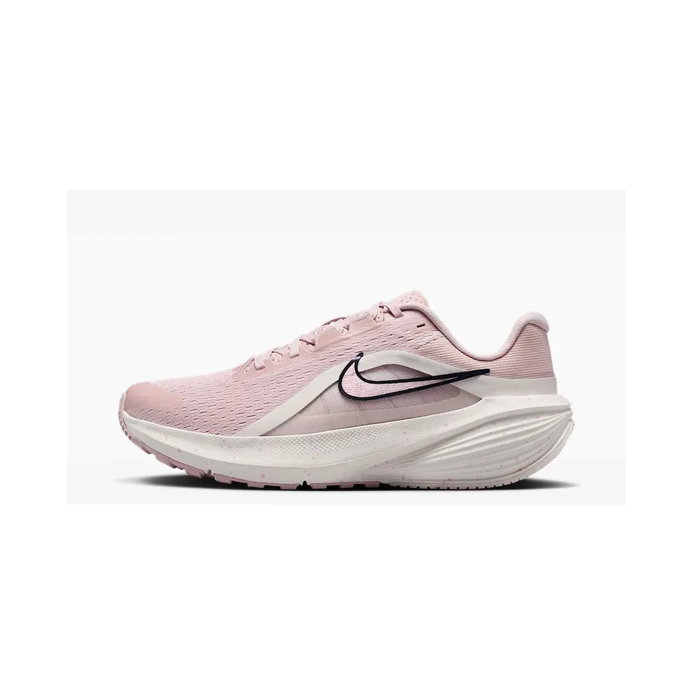 Nike Downshifter 14 SE Road “Silt Red/Particle Rose/Phantom/Tattoo” (IR1524-600)