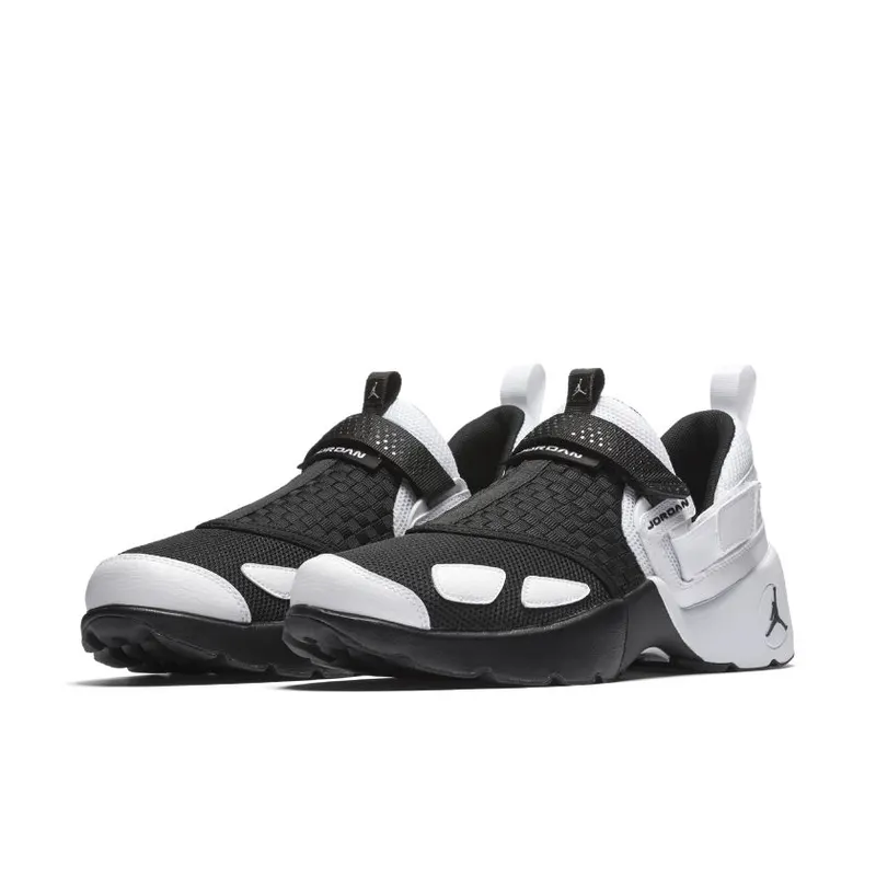 Jordan Trunner LX Black White Black/White (897992-010)