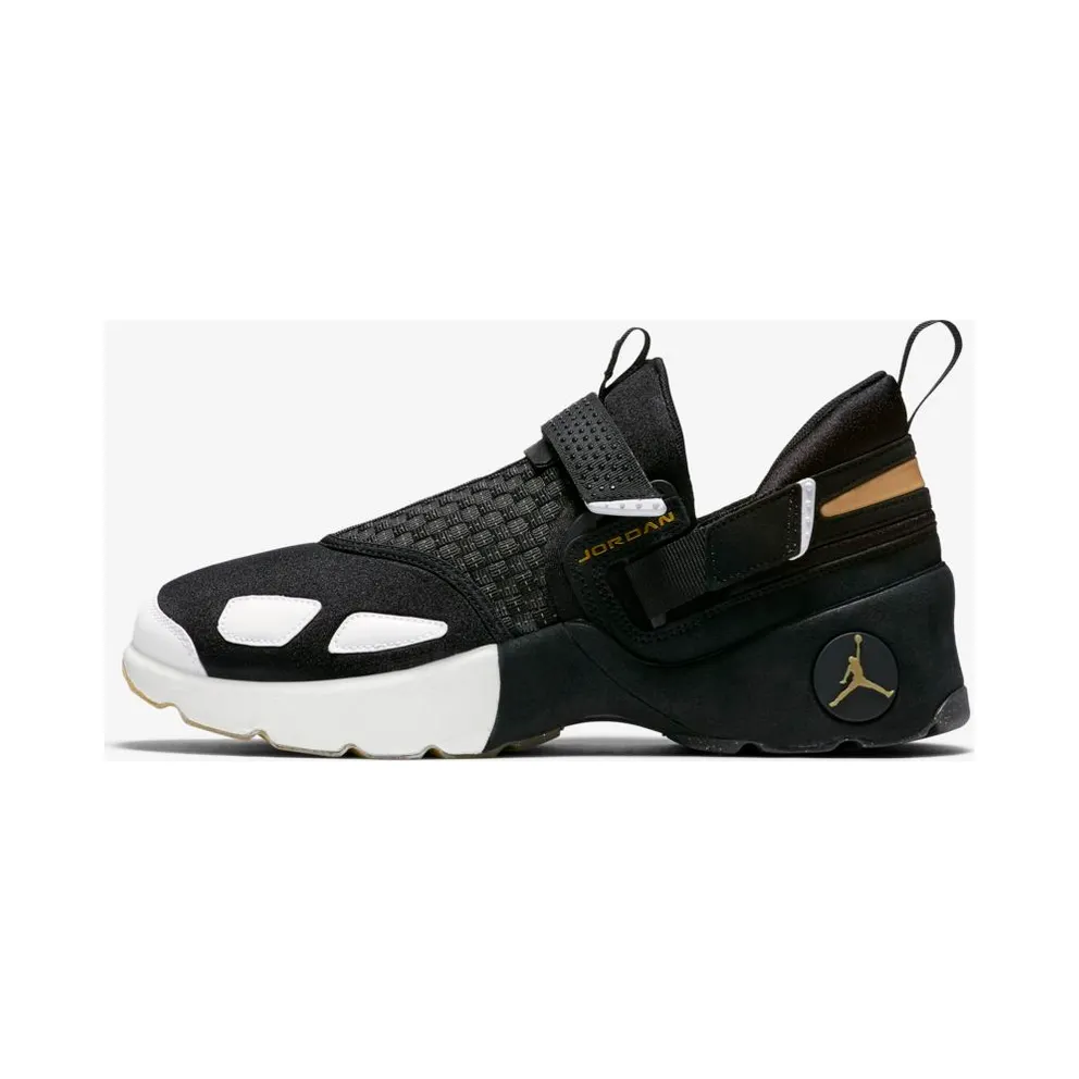 Jordan Trunner LX BHM (2017) White/Black-Metallic Gold (909408-032)