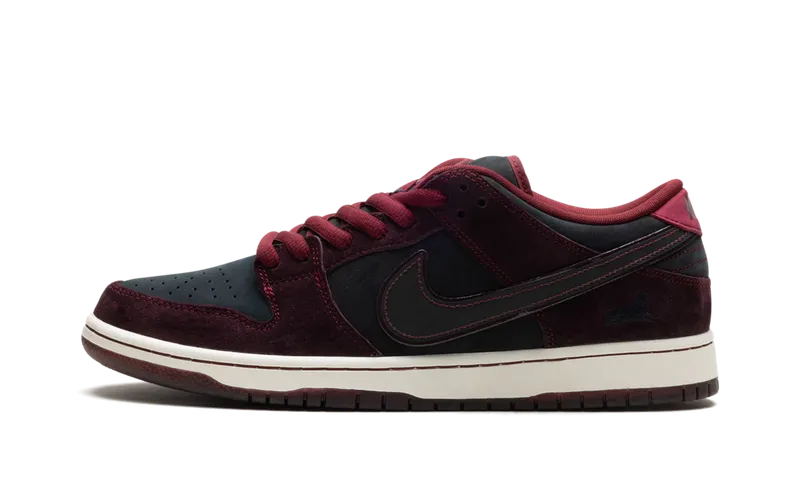Nike SB Dunk Low “Riot Skateshop” (FZ1289-200)
