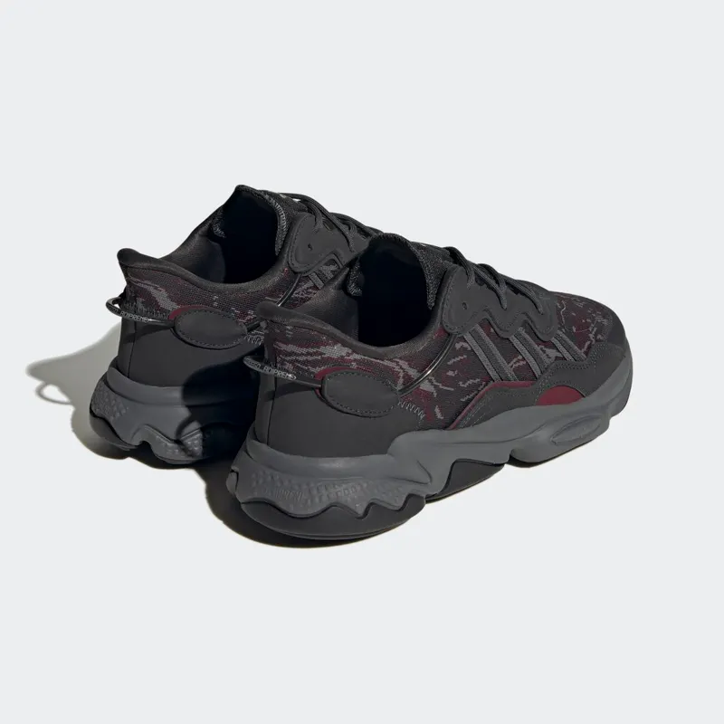 Adidas OZWEEGO Carbon / Carbon / Shadow Red (HP6382)