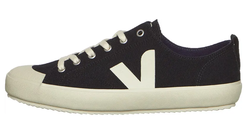 Veja Nova Black / Pierre (NAM011397)