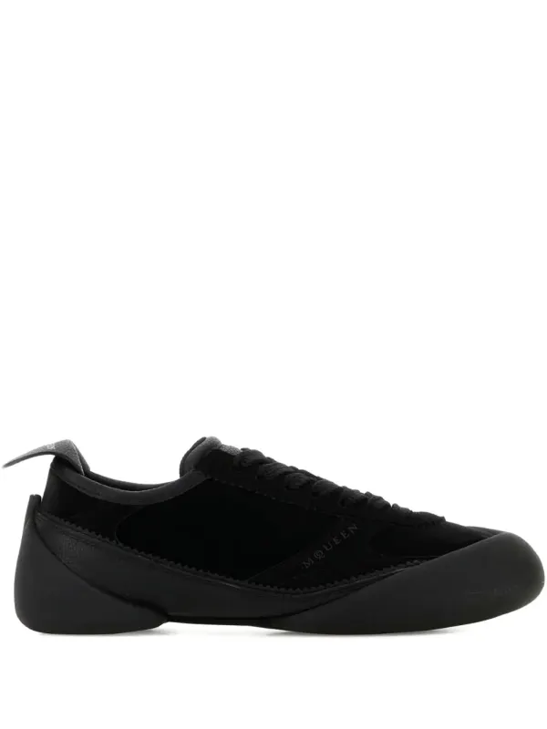 Alexander McQueen Sneakers aus Wildleder – Schwarz (828616W4ABD)