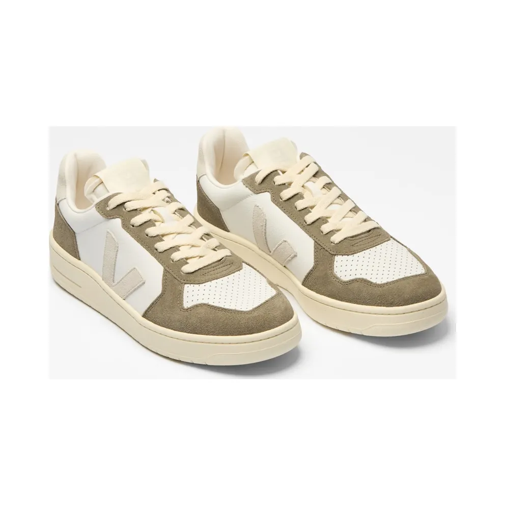 Veja V-10 White
